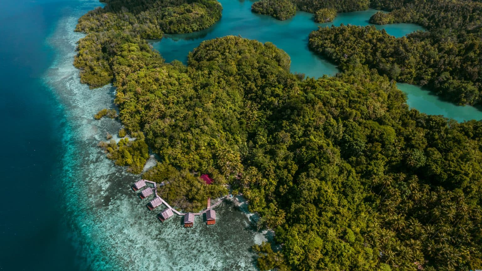 Travel guide Gam: paradise island in Raja Ampat