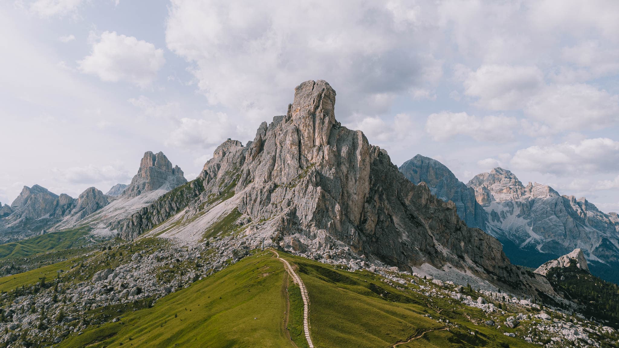 Rijden over de Passo Giau: een van de mooiste bergpassen in de Dolomieten