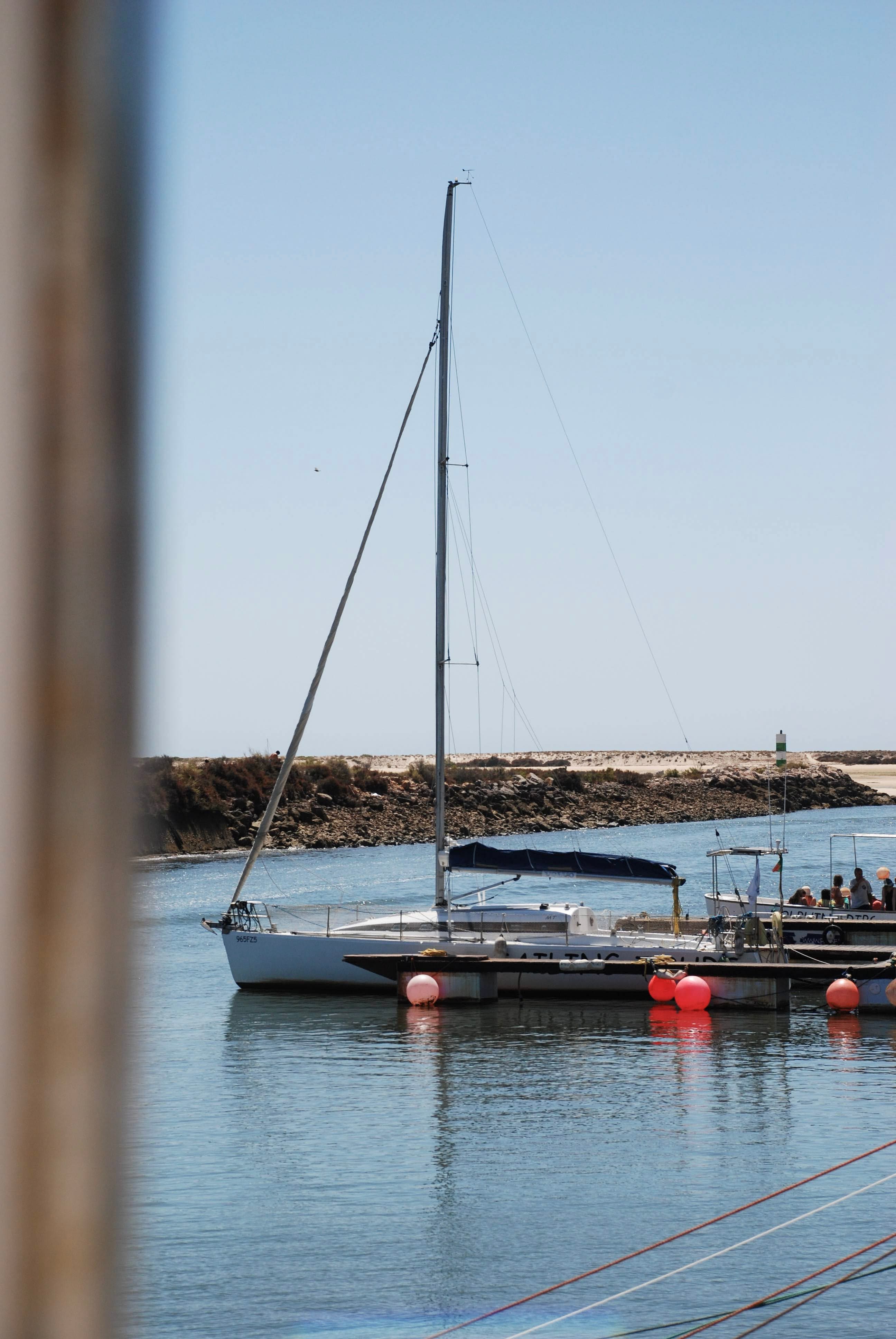 Bootjes, gegrilde vis & plastic stoelen: Casa Corvo in Fuseta