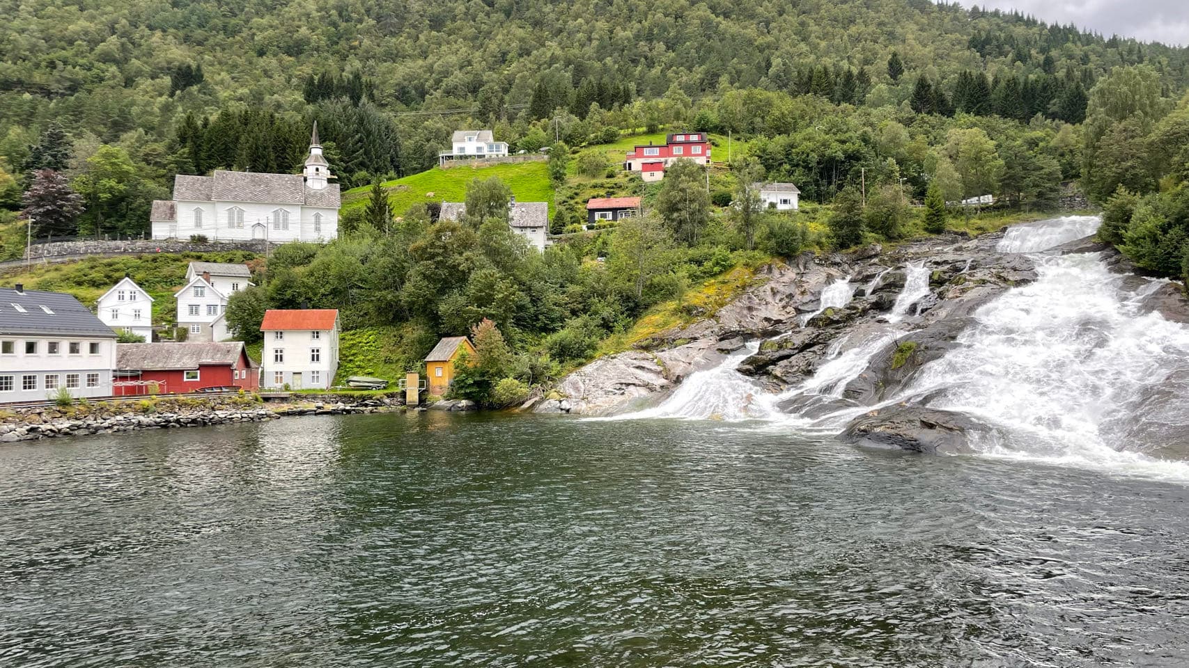 Autoveerboot van Hellesylt naar Geiranger
