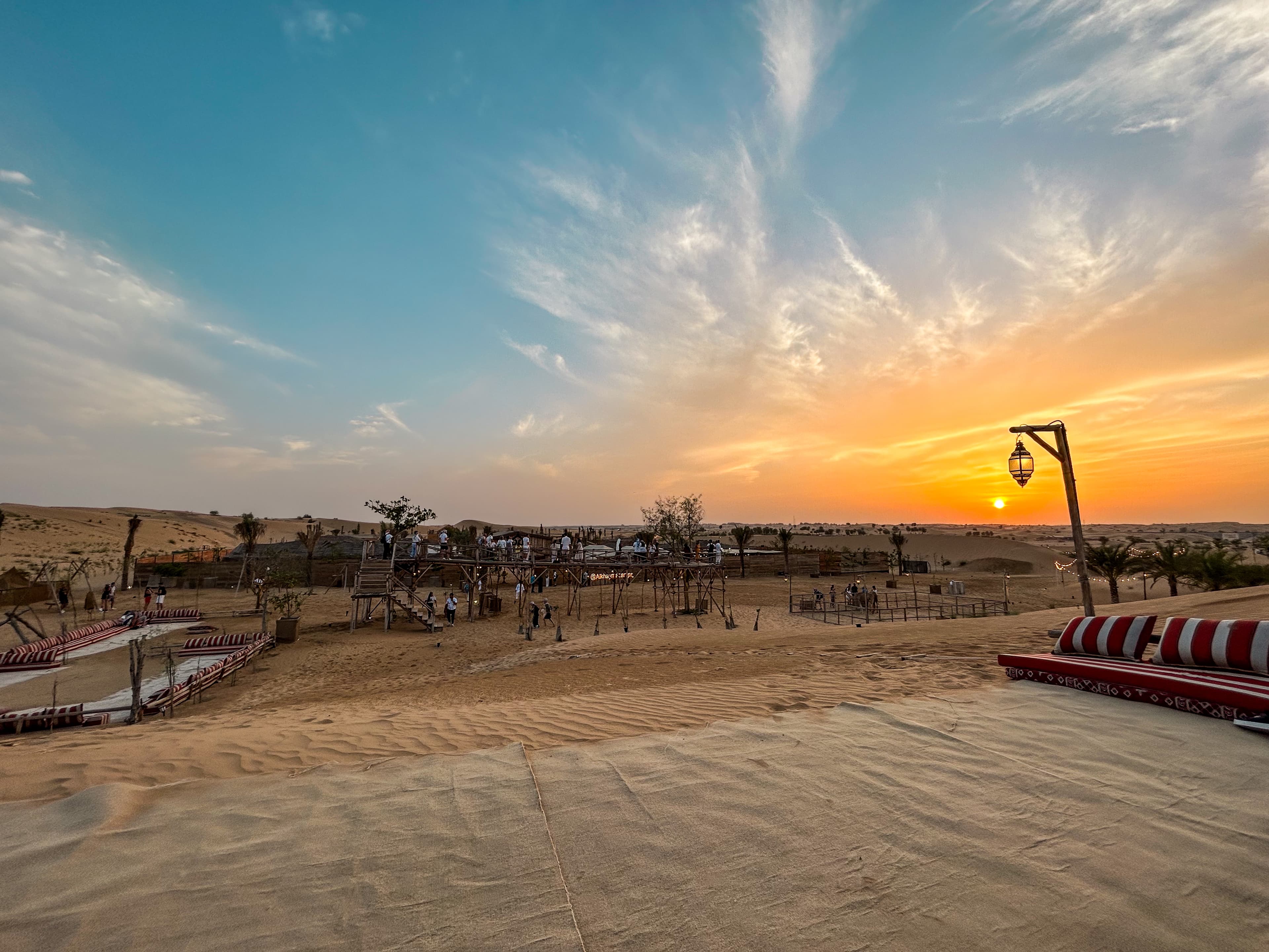 Van La Mer strand naar de Lahbab woestijn
