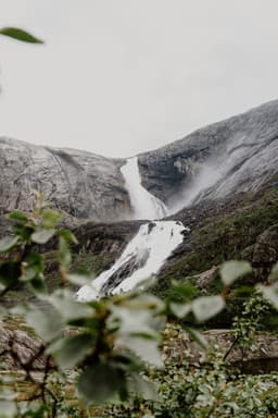 Randonnée vers de magnifiques chutes d'eau de Husedalen depuis Kinsarvik