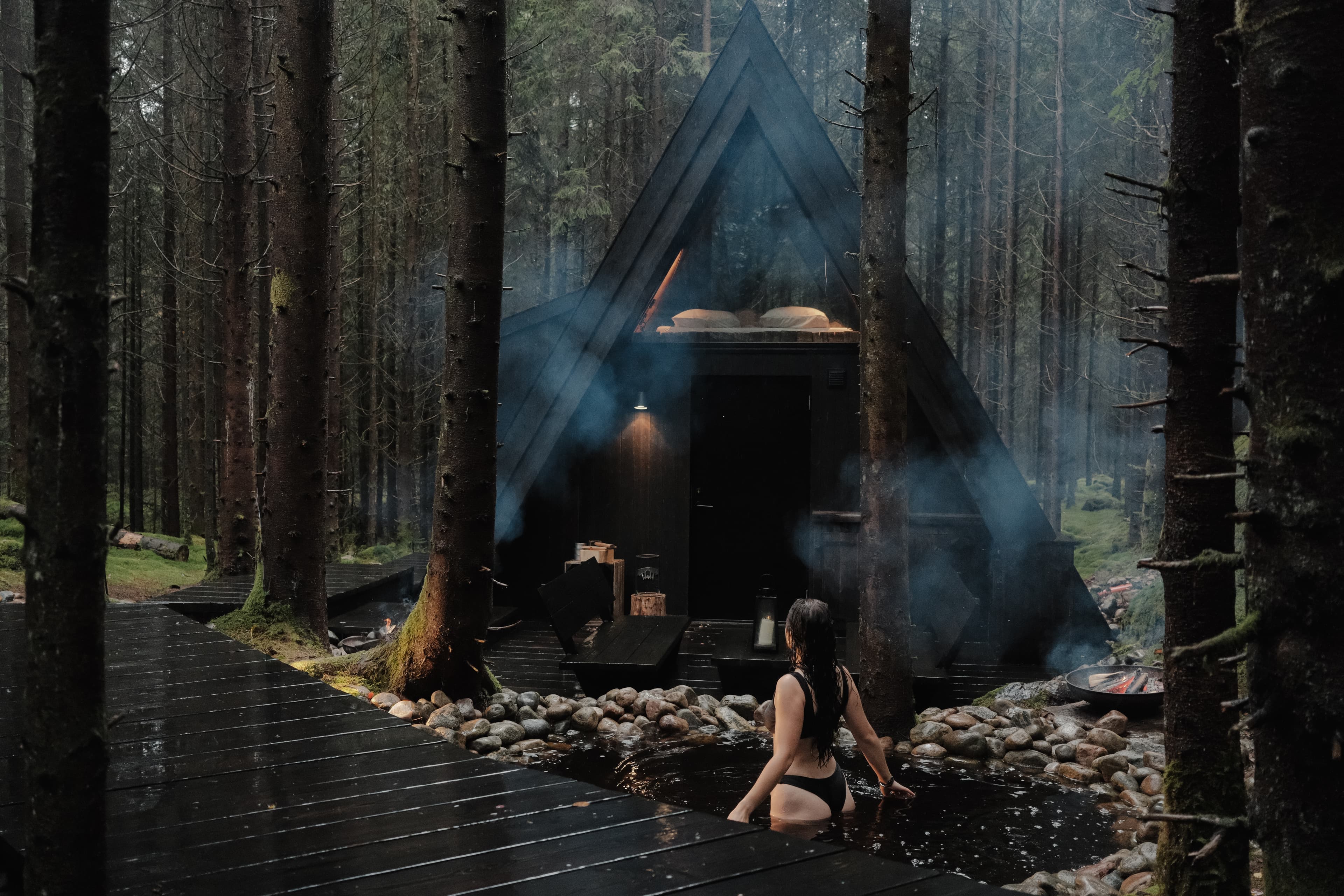 Une nuit dans la cabane Creek au Hyssna Forest Resort