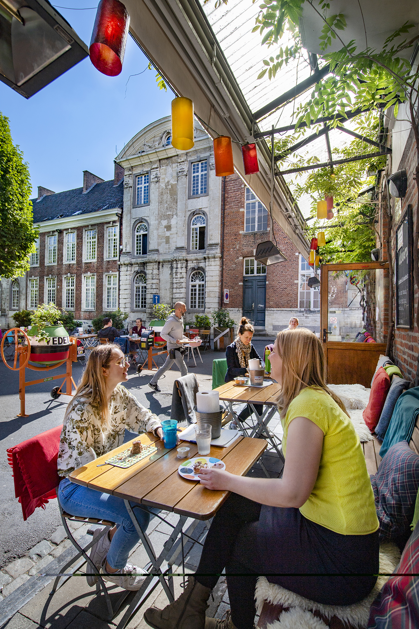 Dimanche - café, périphérie et culture